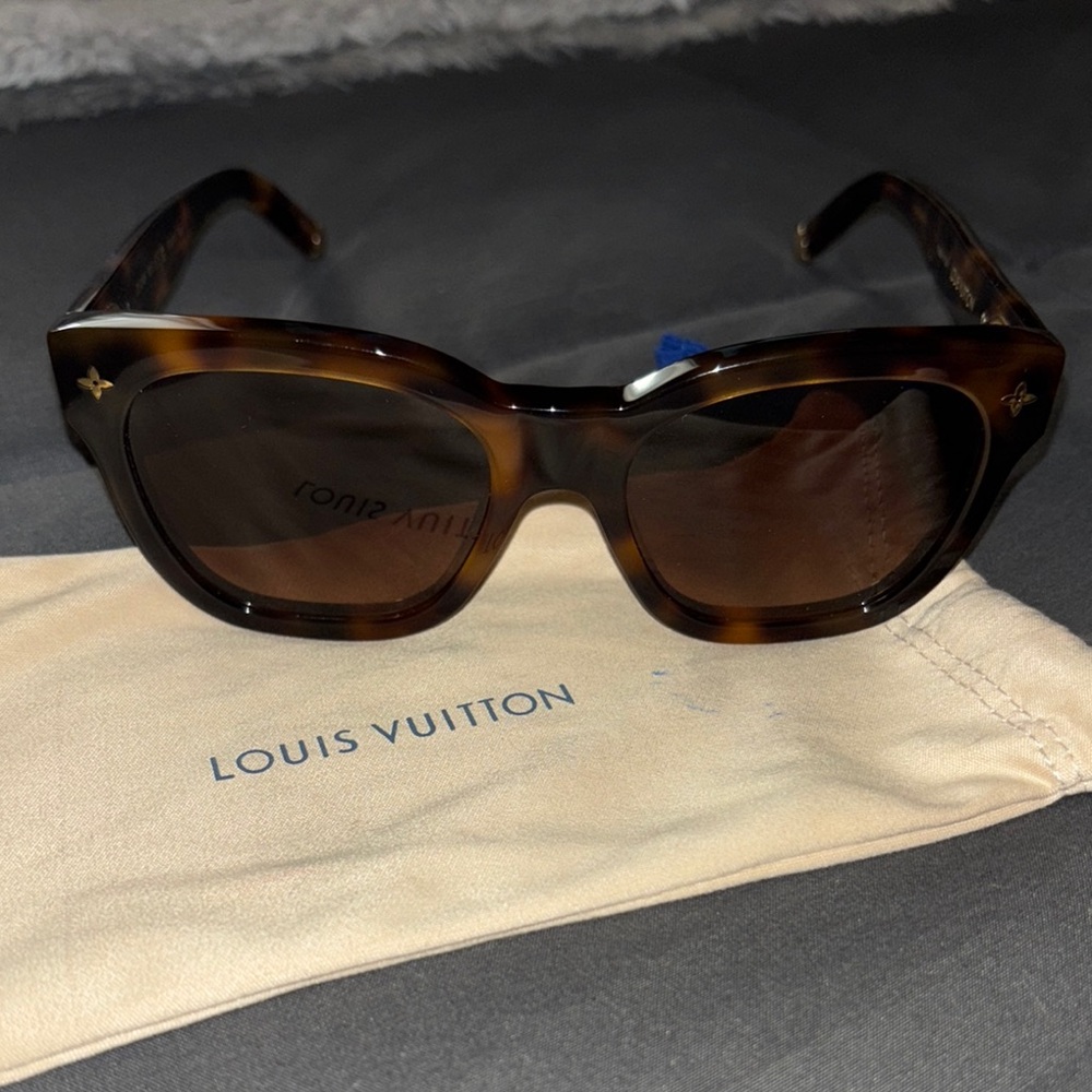 Louis Vuitton Brown Tortoise Sunglasses - Authentic